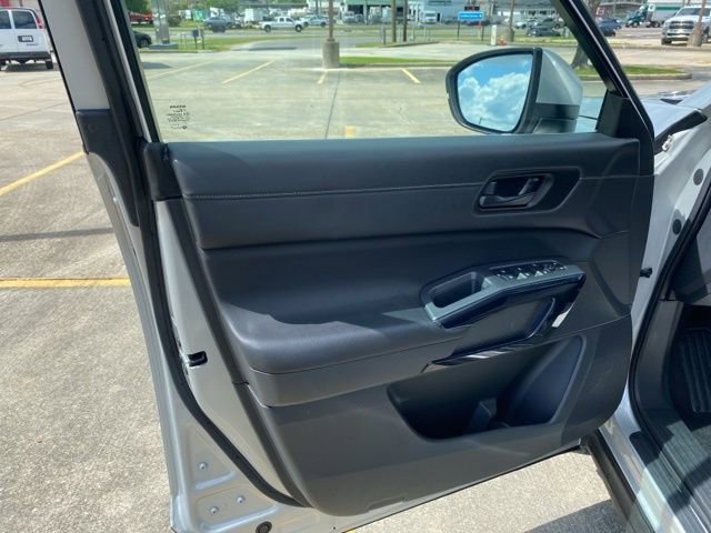 Used 2025 Nissan Pathfinder SV image 14