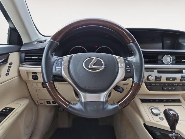 Used 2014 Lexus ES 350 w/ Ultra Luxury Package FWD image 12