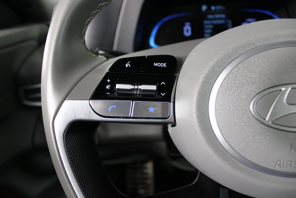 Certified 2025 Hyundai Elantra Sport image 23