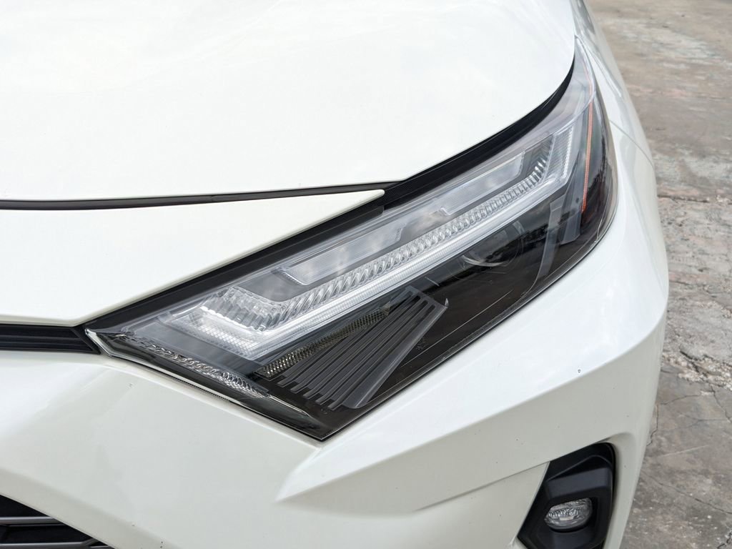 Used 2022 Toyota RAV4 Limited image 11