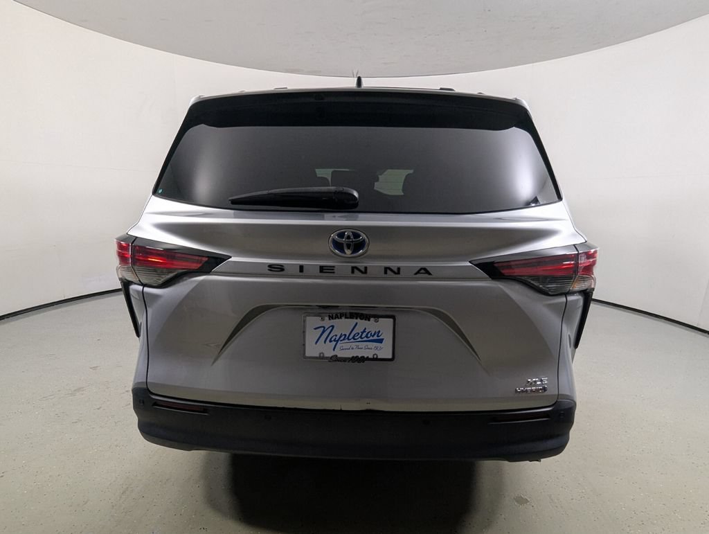 Used 2021 Toyota Sienna XLE FWD image 7