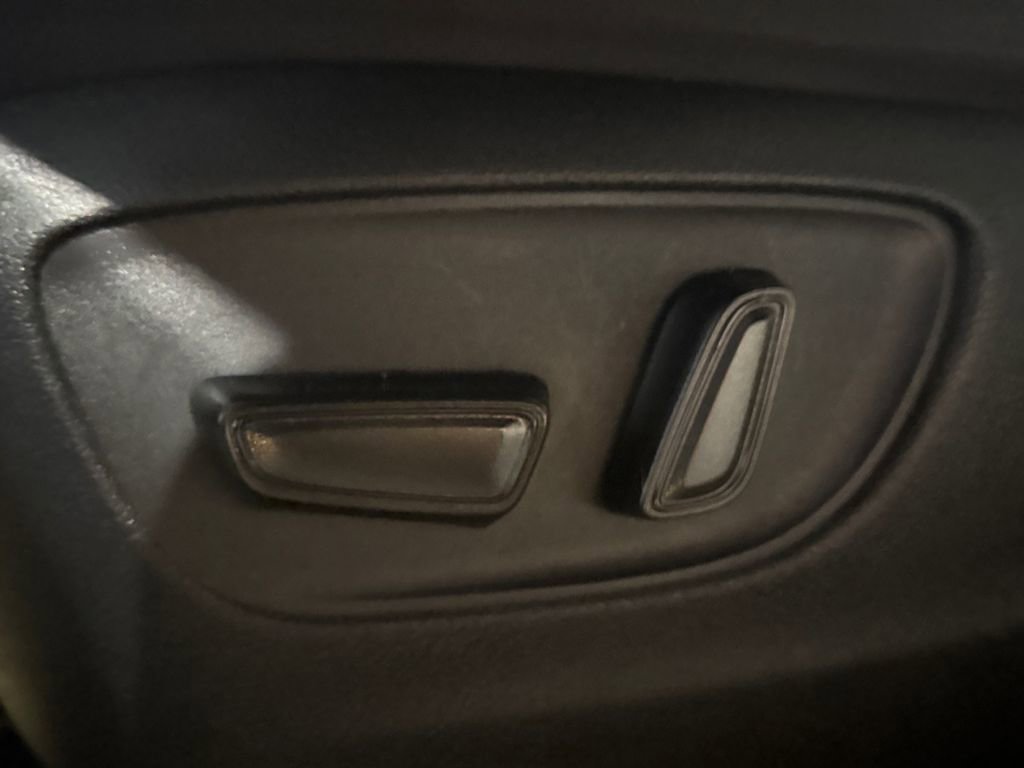 Used 2022 Toyota Highlander LE image 9