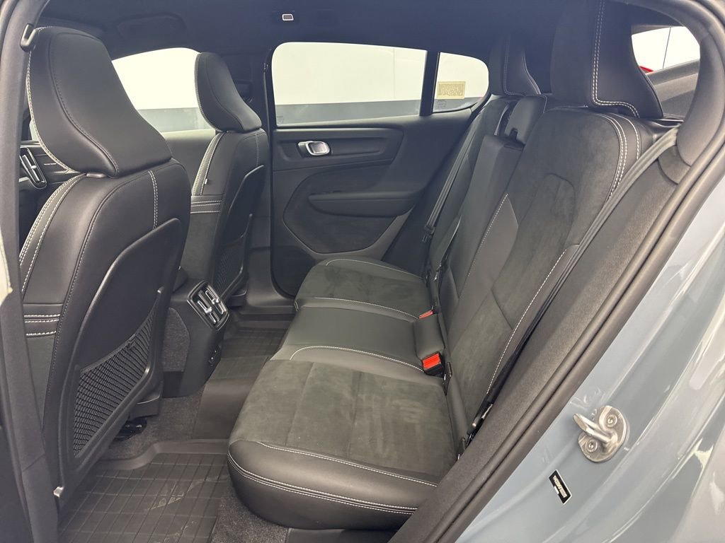 Used 2023 Volvo C40 P8 Recharge Ultimate w/ Protection Package Premier image 14