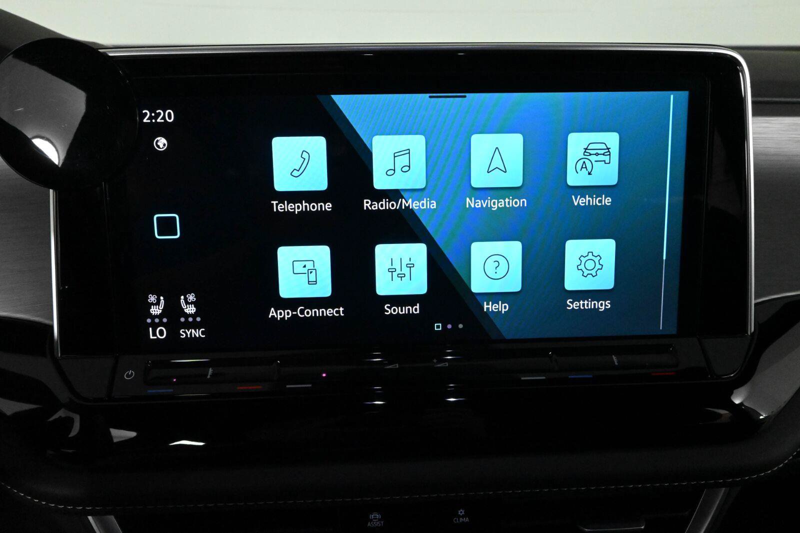 Used 2024 Volkswagen Atlas Cross Sport SE FWD image 22