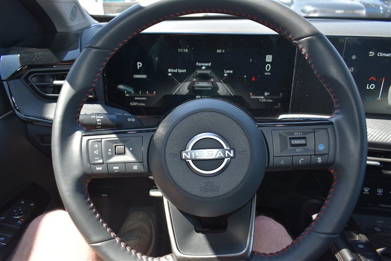 Used 2025 Nissan Kicks SR AWD/4WD image 14