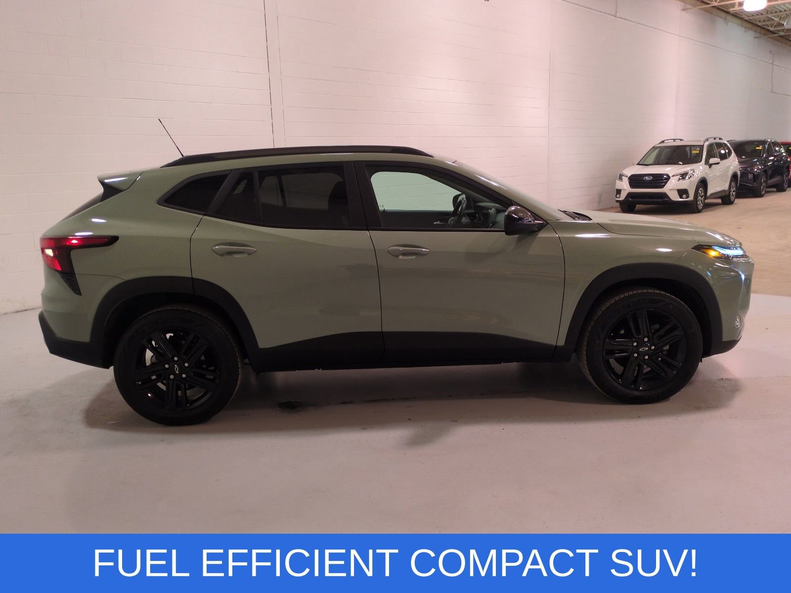Used 2024 Chevrolet Trax ACTIV w/ Sunroof Package FWD image 2