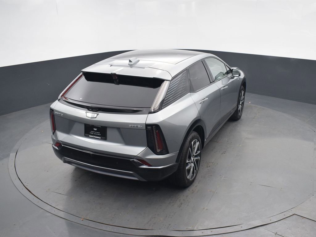 Certified 2025 Cadillac Optiq Sport 2 w/ LPO, Floor Liner Package AWD/4WD image 44