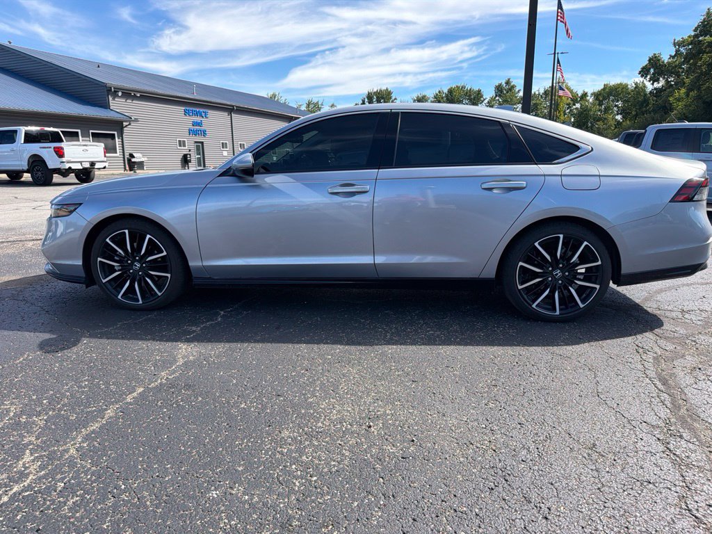 Used 2024 Honda Accord Touring image 3