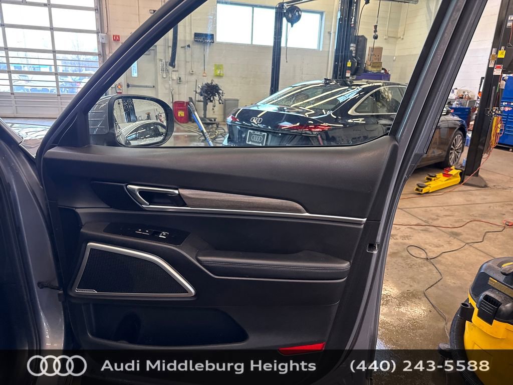 Used 2022 Kia Telluride EX w/ EX Premium Package image 15