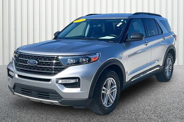 Used 2024 Ford Explorer XLT w/ Equipment Group 202A AWD/4WD image 2