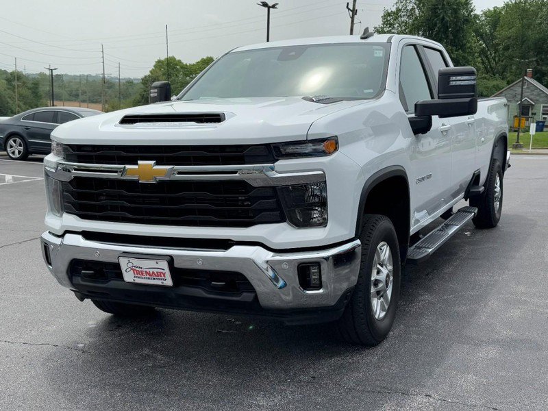 Used 2025 Chevrolet Silverado 2500 LT w/ Safety Package AWD/4WD image 8
