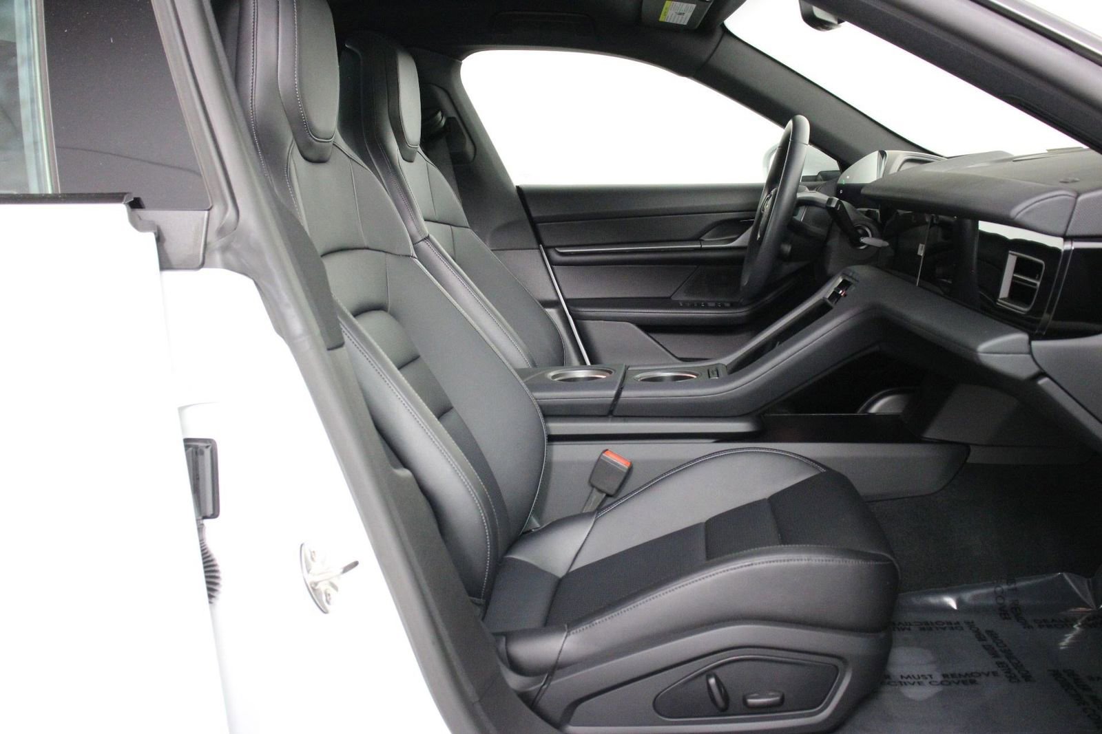 Certified 2025 Porsche Taycan image 29