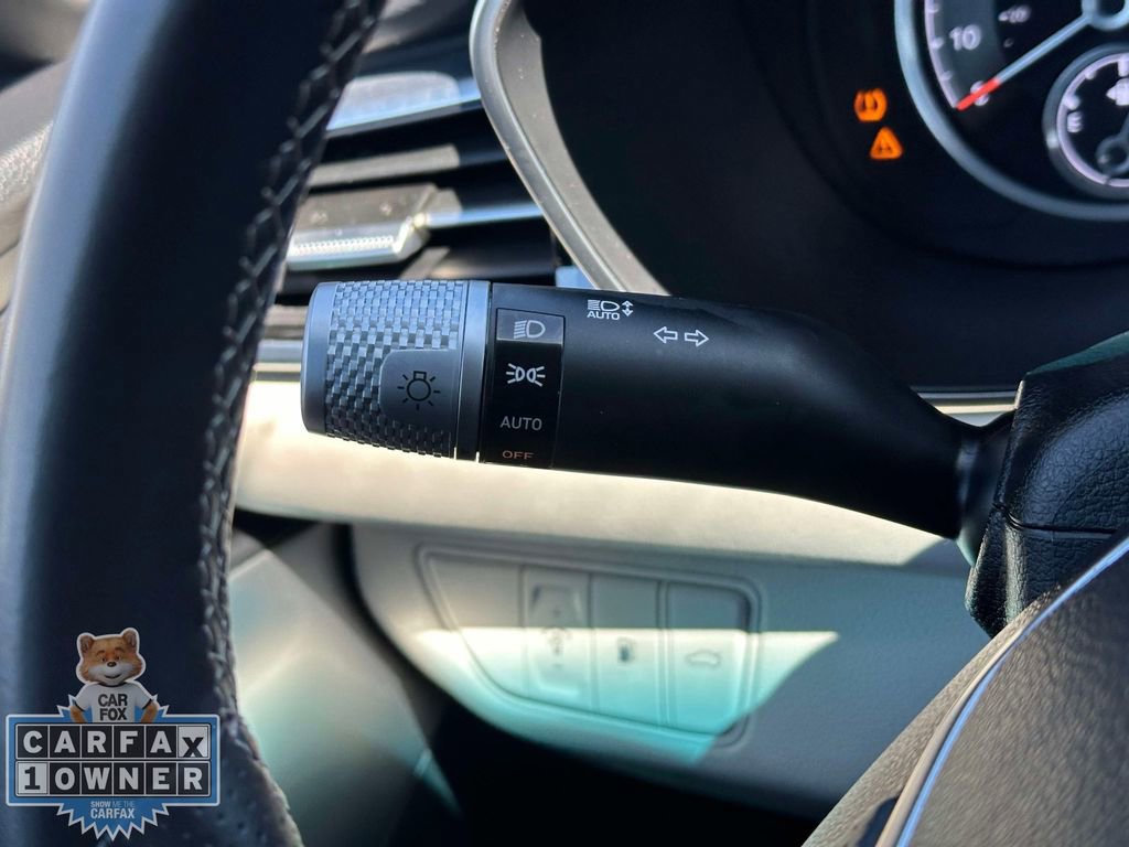 Used 2025 Genesis G70 2.5T image 25