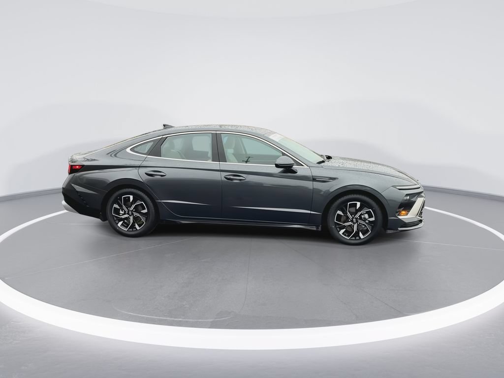 Used 2025 Hyundai Sonata SEL AWD/4WD image 9