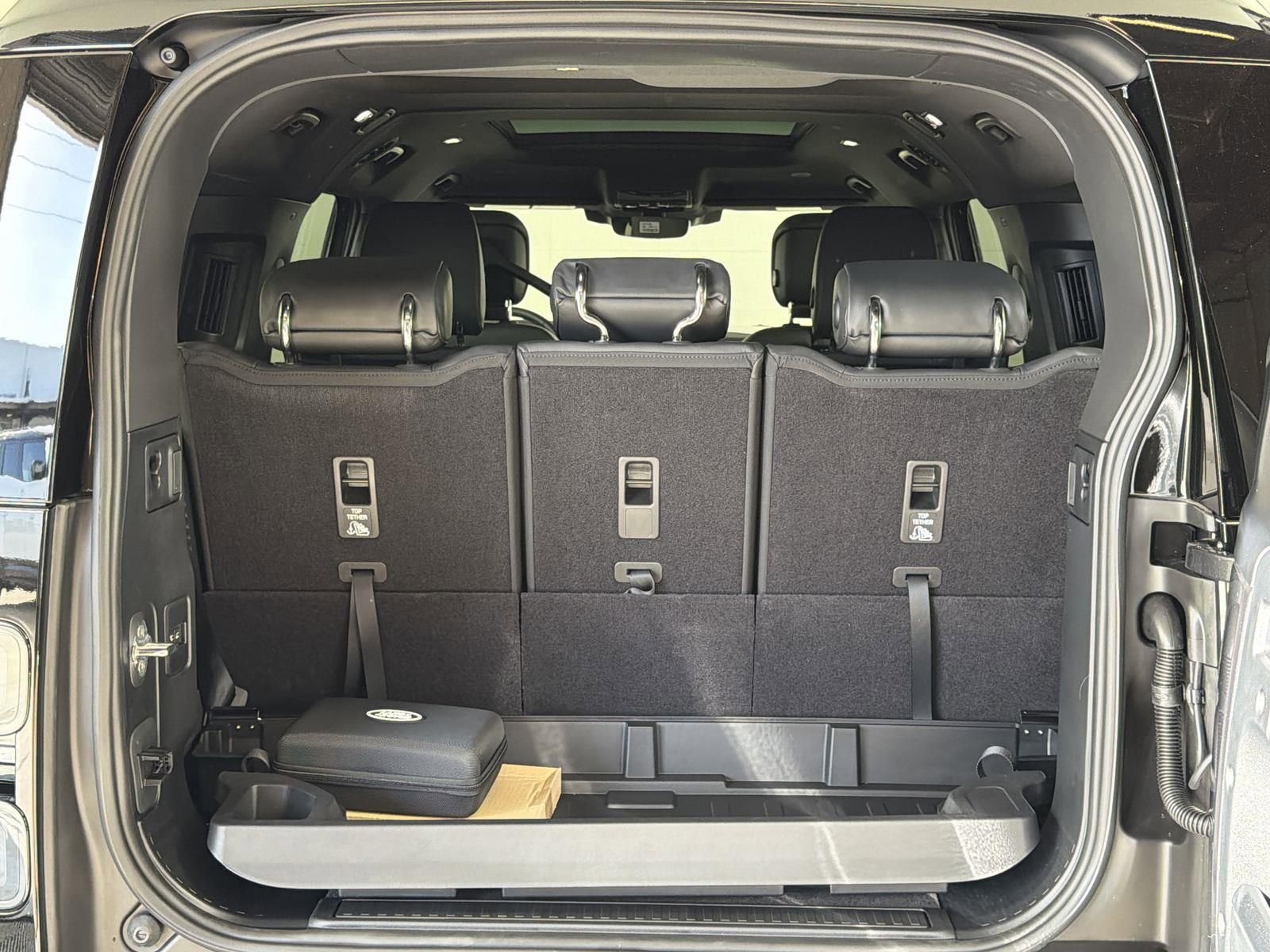 New 2026 Land Rover Defender 130 X-Dynamic SE image 30