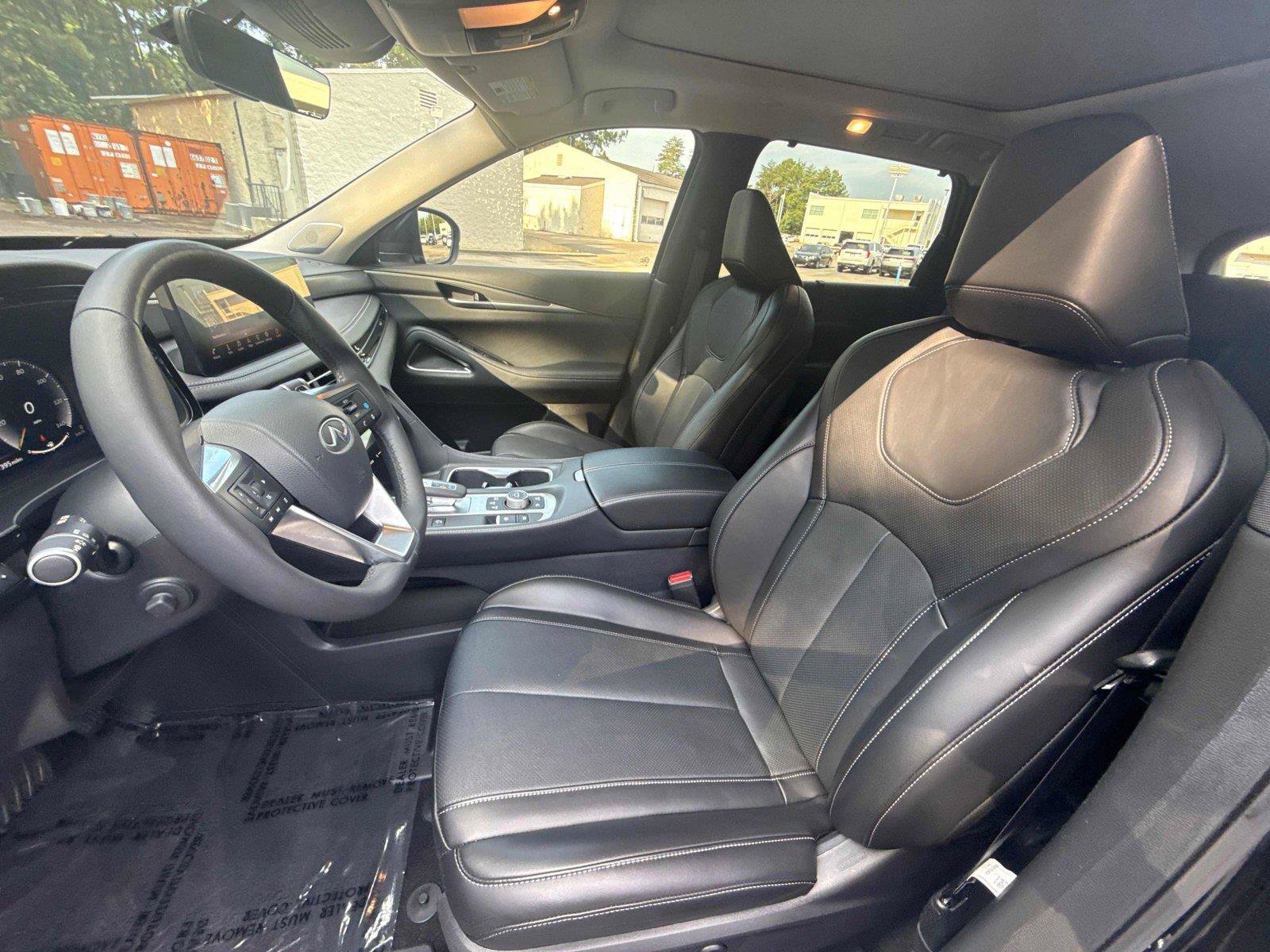 Used 2025 INFINITI QX60 Luxe w/ Lighting Package (N94) FWD image 11