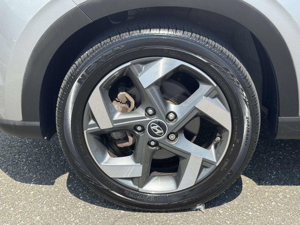 Used 2023 Hyundai Venue SEL w/ Cargo Package FWD image 9