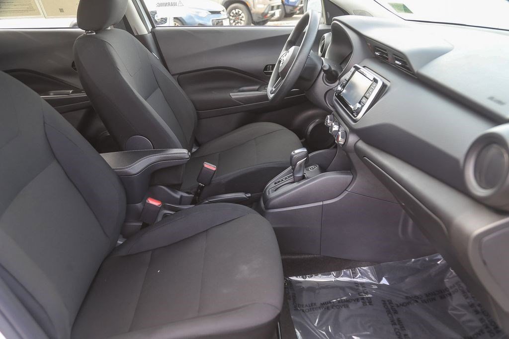 Certified 2025 Nissan Kicks Play S image 15