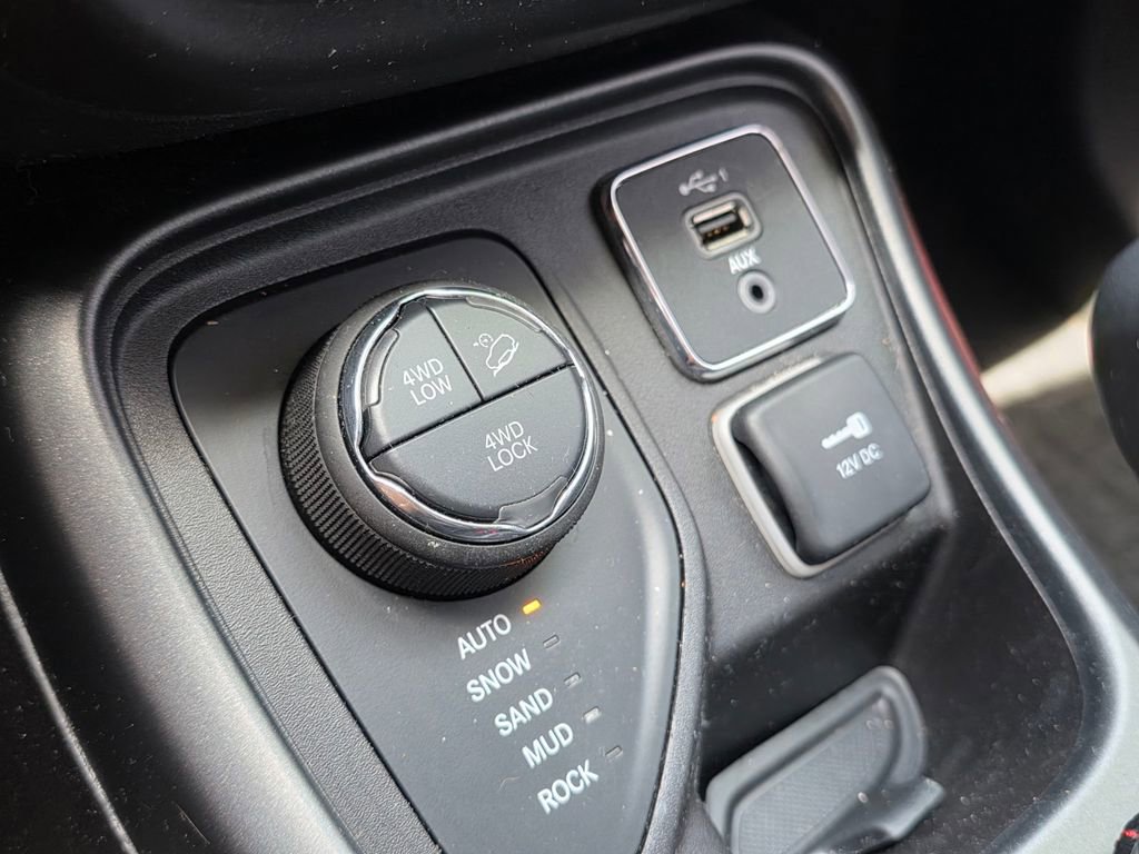 Used 2020 Jeep Compass Trailhawk AWD/4WD image 30