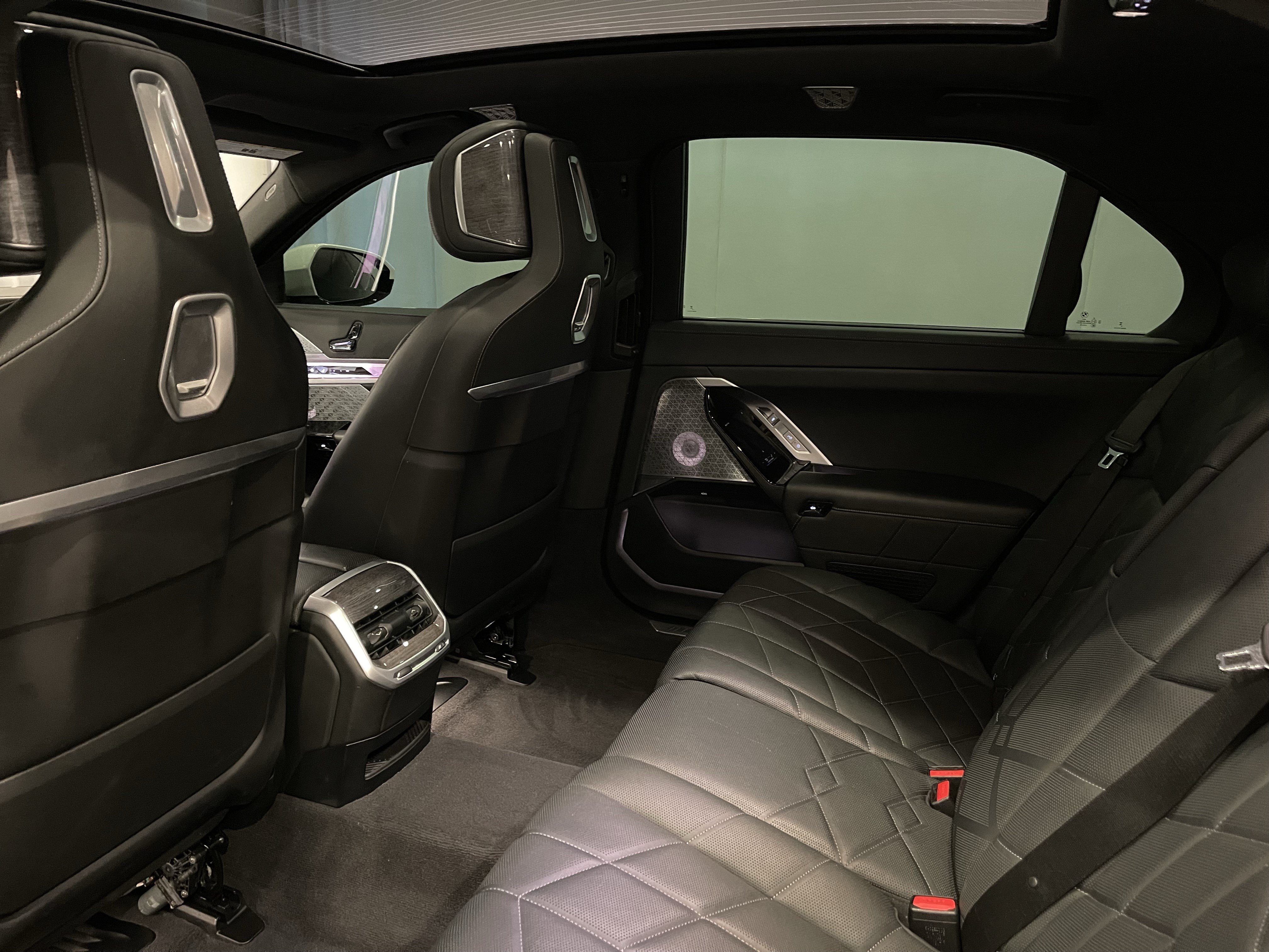 Certified 2023 BMW i7 xDrive60 AWD/4WD image 23