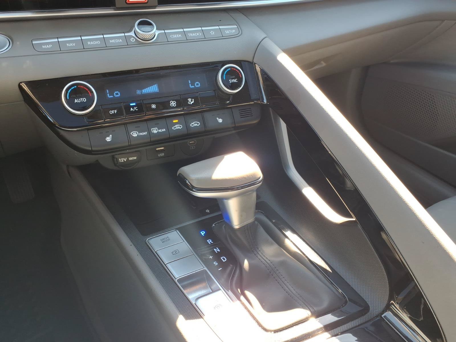 Used 2025 Hyundai Elantra SEL FWD image 17