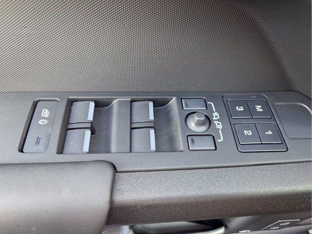 Used 2025 Land Rover Defender 110 V8 AWD/4WD image 25