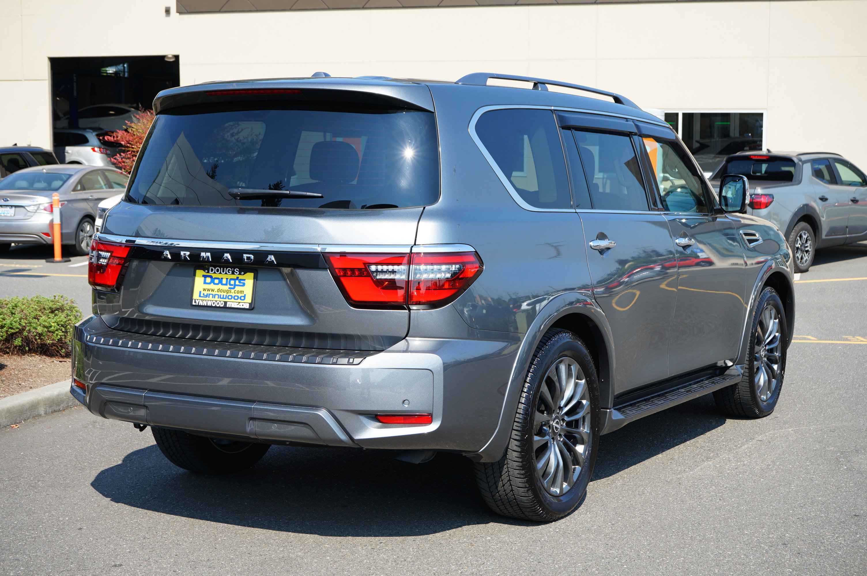 Used 2024 Nissan Armada Platinum w/ Captain's Chairs Package image 3