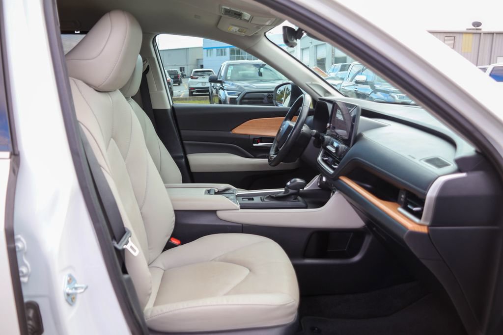 Used 2024 Toyota Grand Highlander XLE image 8