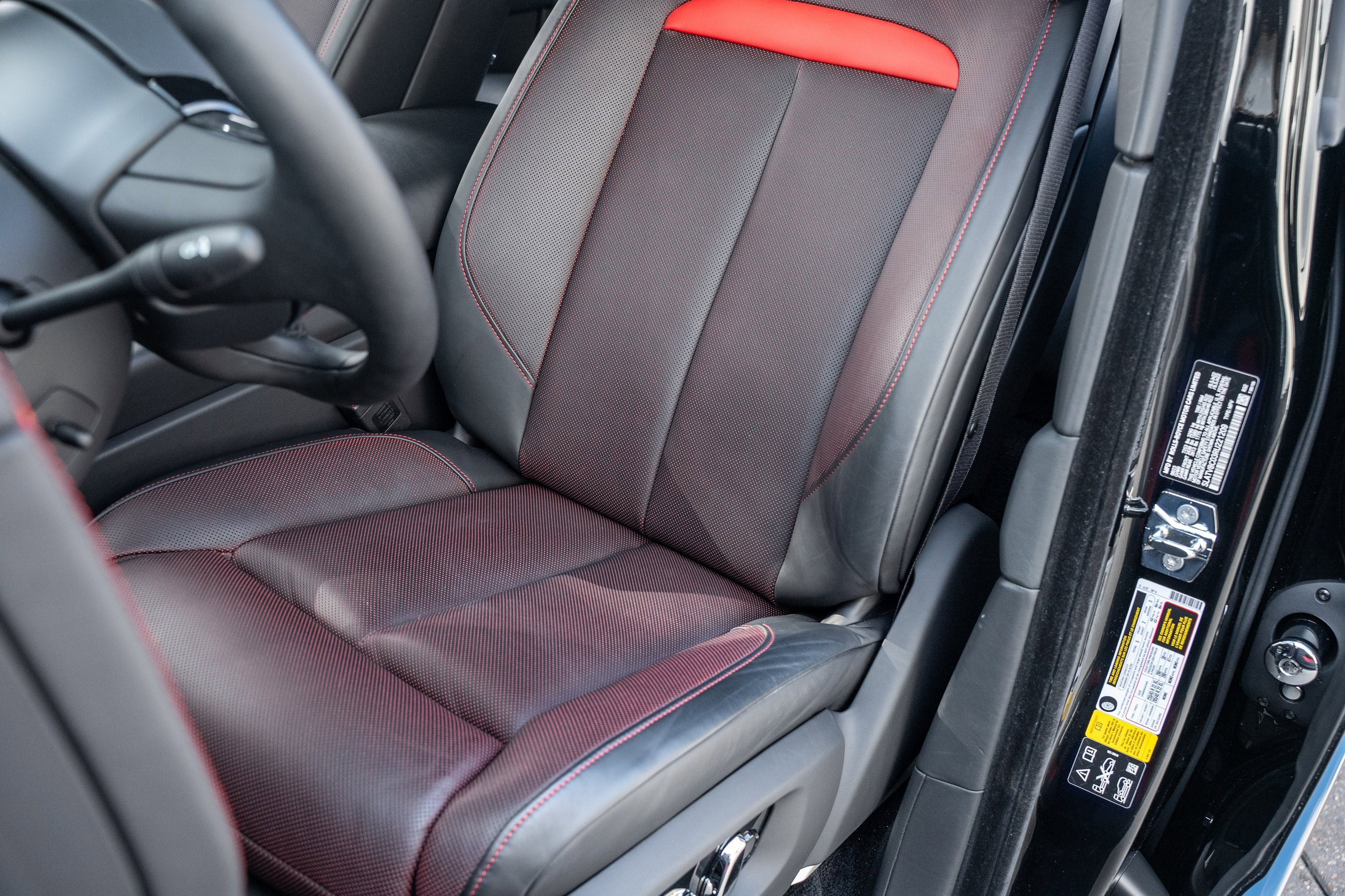 Certified 2024 Rolls-Royce Cullinan Black Badge image 25