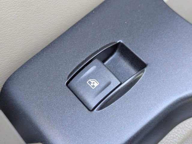 Used 2017 GMC Yukon SLT w/ Premium Edition image 27