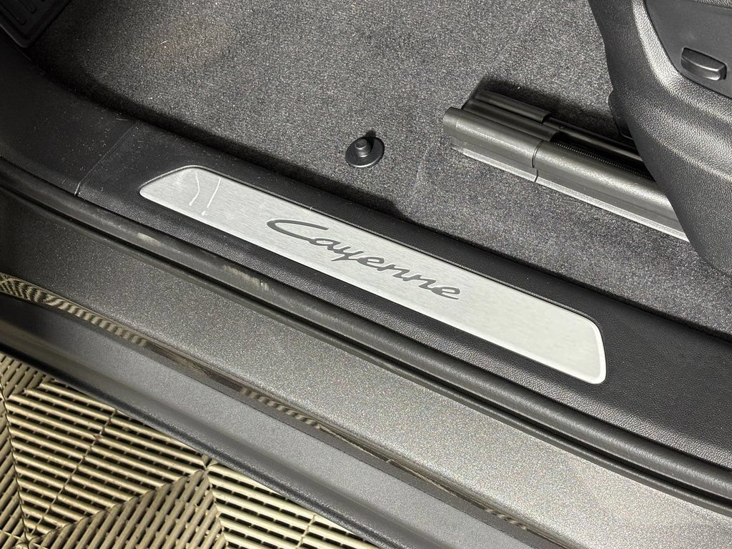 Certified 2026 Porsche Cayenne AWD/4WD image 19
