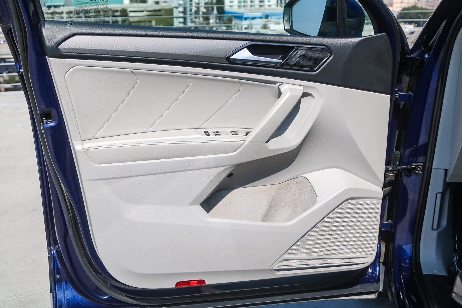 Used 2022 Volkswagen Tiguan SE image 23