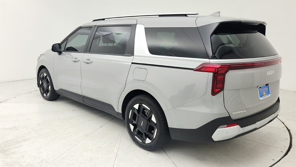 Used 2026 Kia Carnival EX FWD image 5