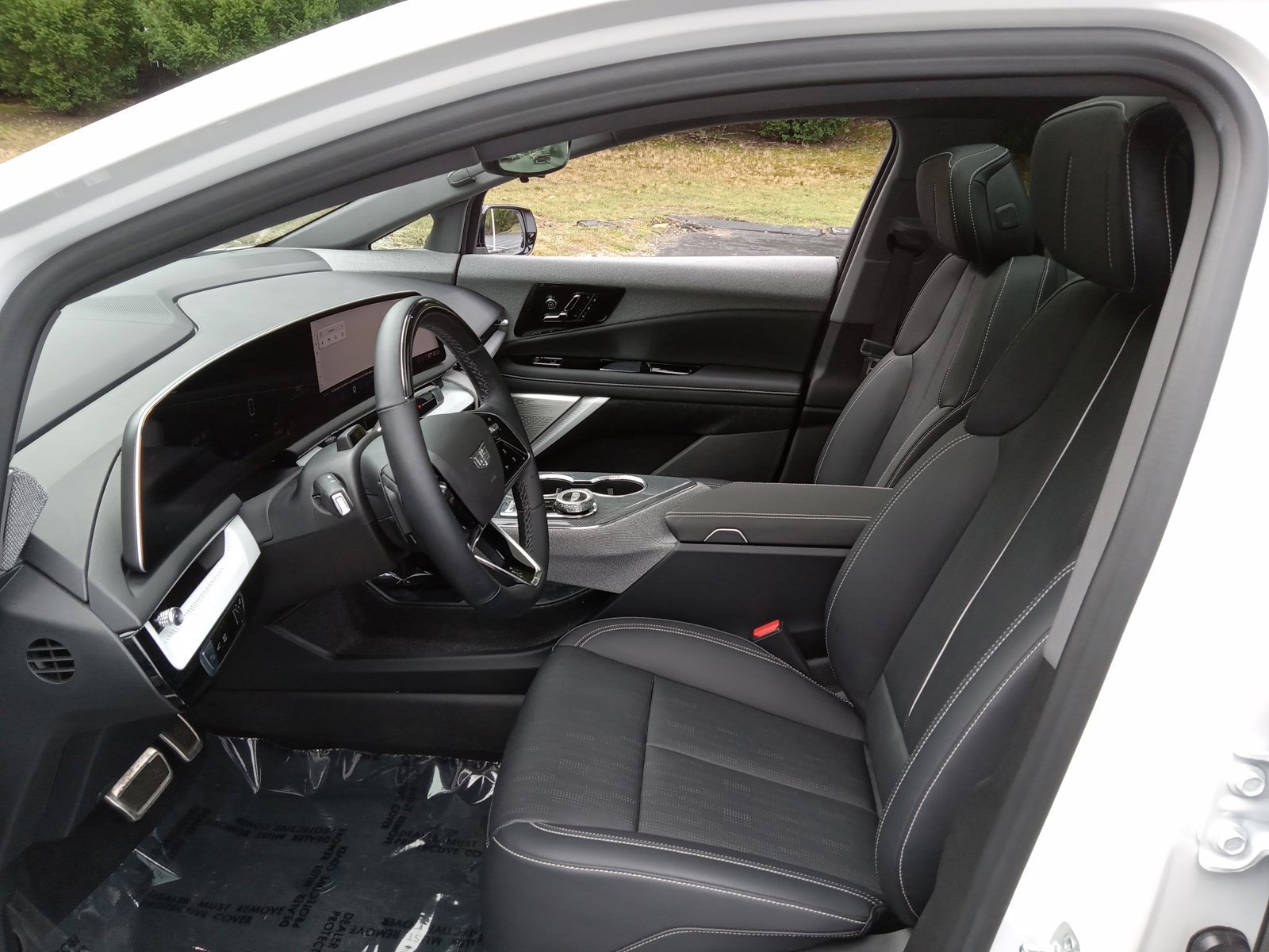 Used 2025 Cadillac Optiq Luxury 2 w/ LPO, Floor Liner Package AWD/4WD image 11