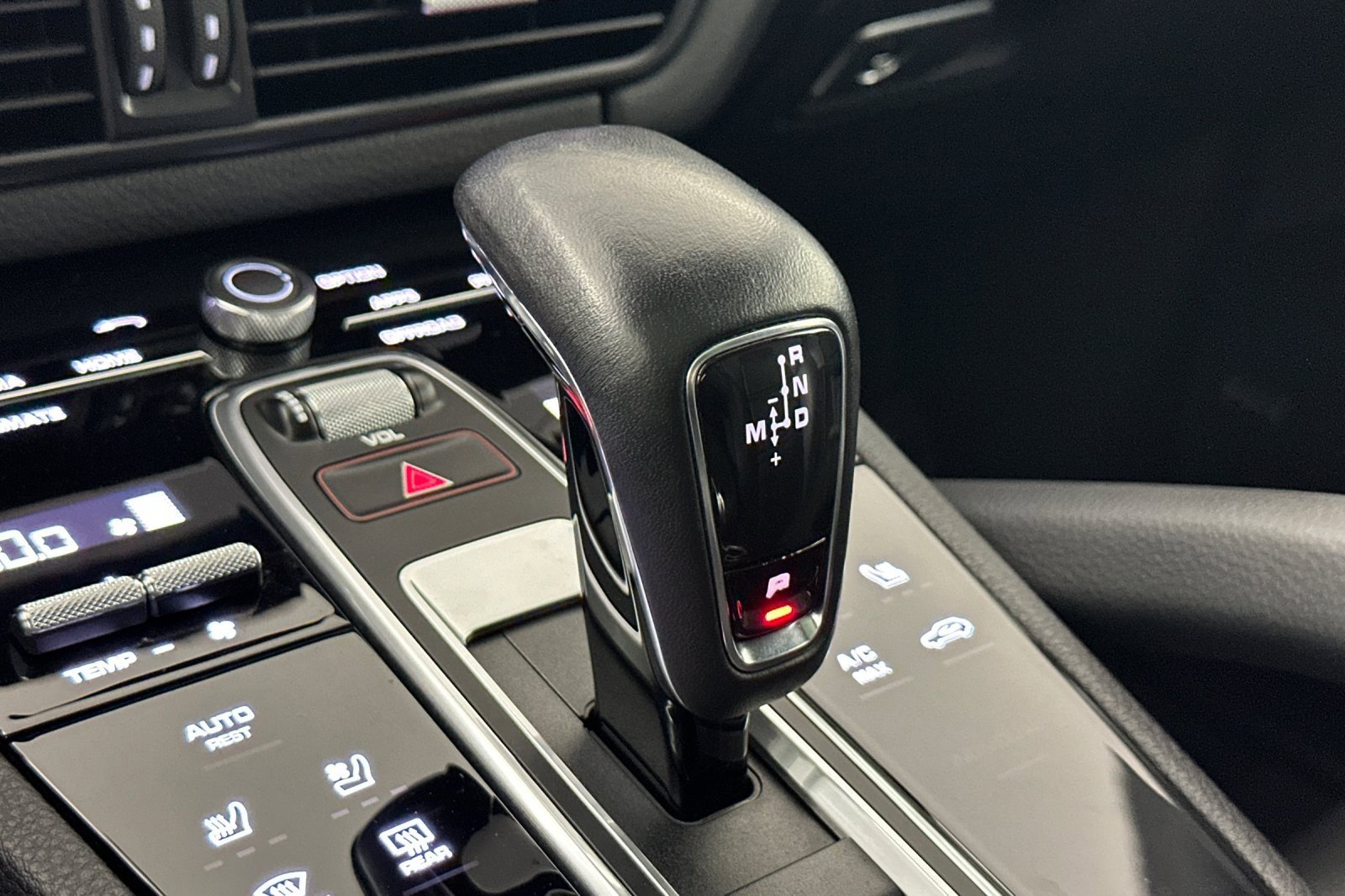 Used 2023 Porsche Cayenne Coupe image 21