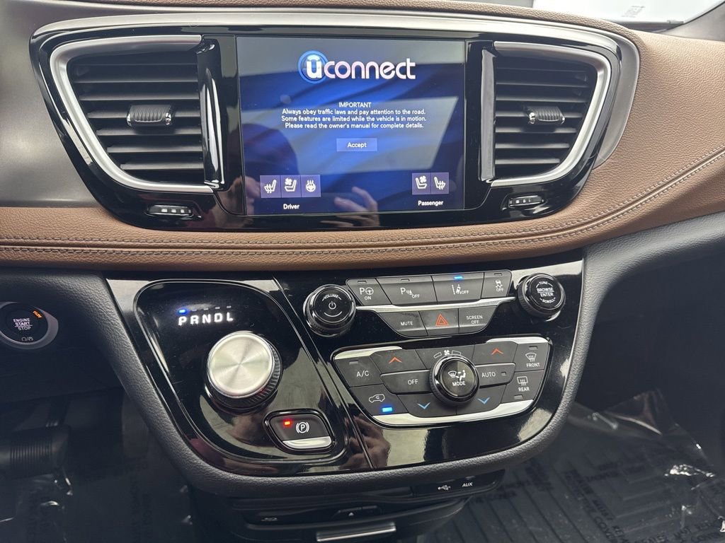 Used 2020 Chrysler Pacifica Limited w/ Advanced Safetytec Group image 17