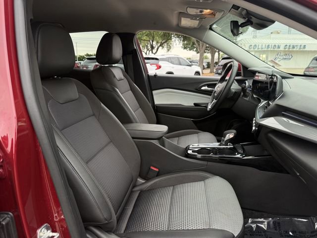 Used 2025 Chevrolet Trax LT w/ LT Convenience Package FWD image 31