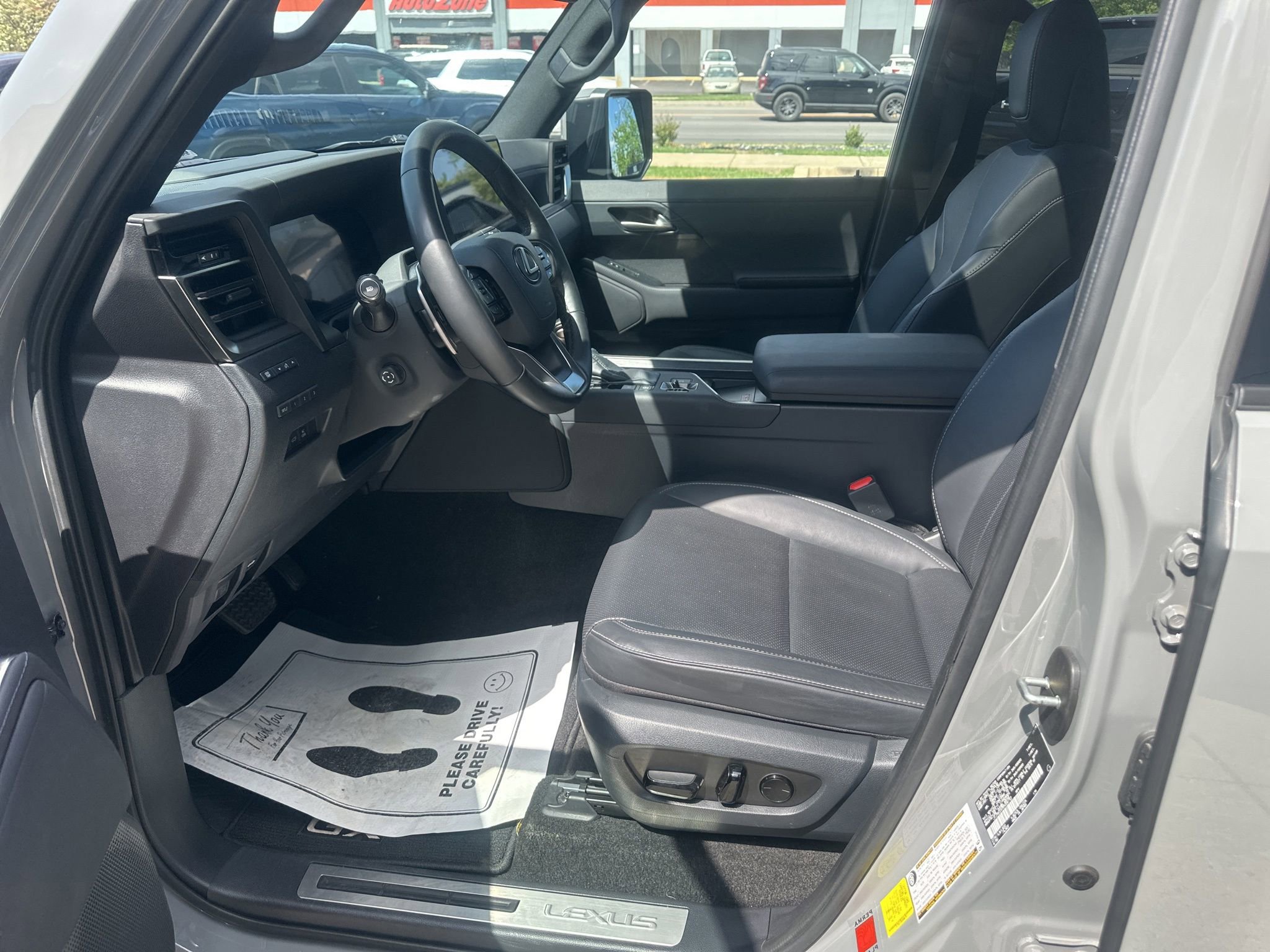 Used 2024 Lexus GX 550 w/ Accessory Package (31) image 26