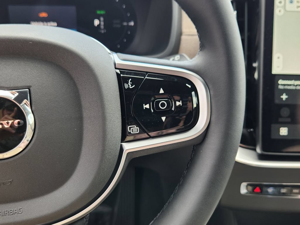 New 2026 Volvo XC90 T8 Plus w/ Protection Package Premier AWD/4WD image 17