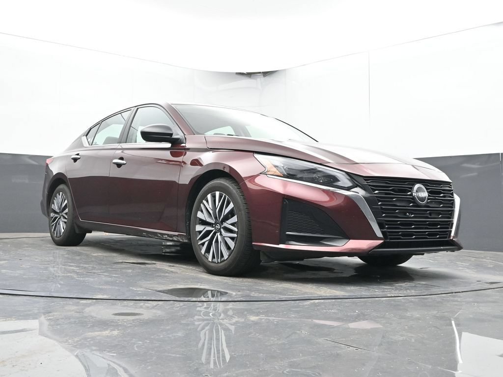 Used 2024 Nissan Altima 2.5 SV FWD image 44