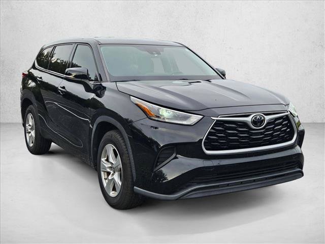 Used 2021 Toyota Highlander L FWD image 3