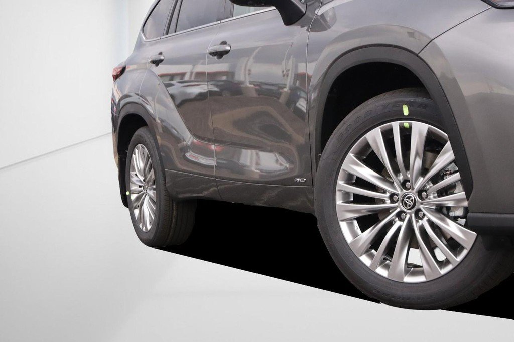 New 2026 Toyota Highlander Platinum AWD/4WD image 3