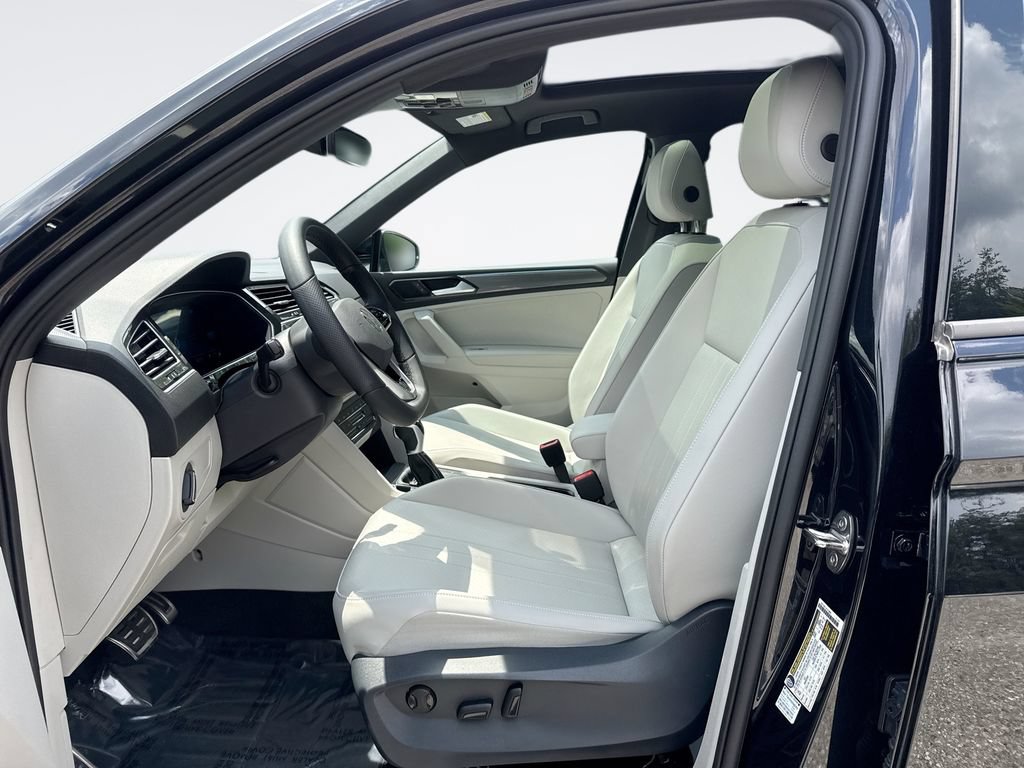 Used 2024 Volkswagen Tiguan SE R-Line AWD/4WD image 13