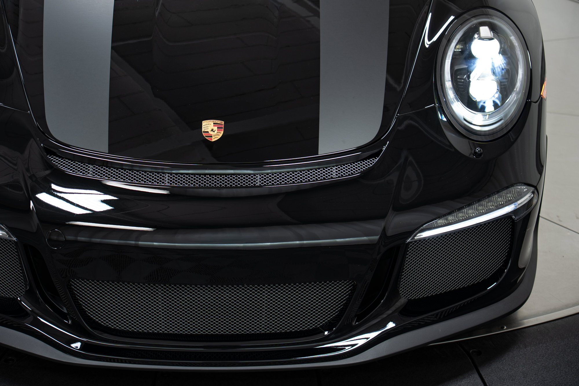 Used 2016 Porsche 911 R RWD image 57