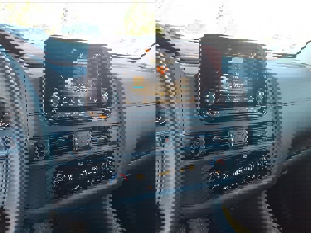 Used 2025 Nissan Pathfinder S image 9