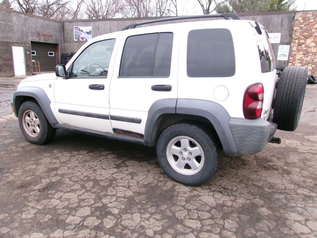 Used 2007 Jeep Liberty Sport AWD/4WD image 3
