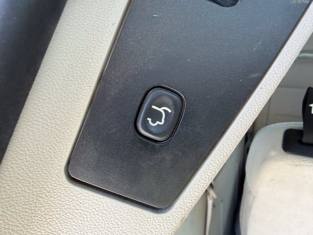 Used 2013 Dodge Grand Caravan Crew FWD image 17