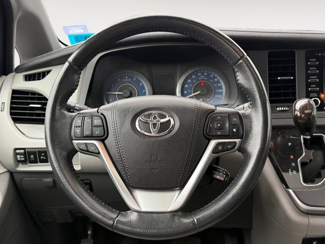 Used 2020 Toyota Sienna XLE Premium AWD/4WD image 19