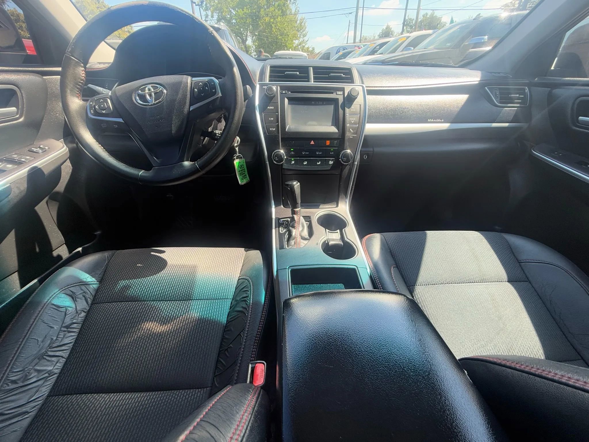 Used 2016 Toyota Camry SE image 9