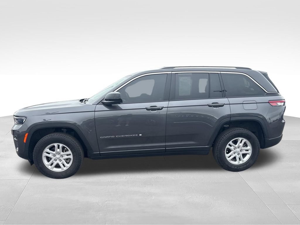 Used 2023 Jeep Grand Cherokee Laredo AWD/4WD image 7